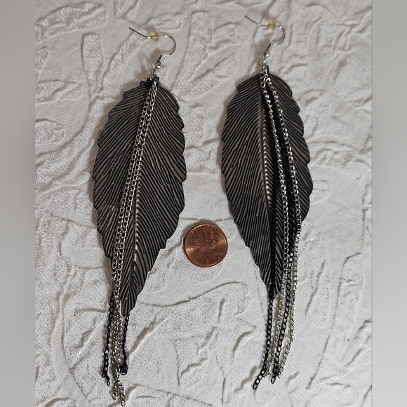 XL Lightweight Feather Dangle Earrings - Picture 4 of 7